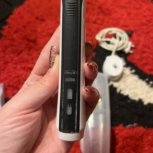 Electric toothbrush used in very good condition