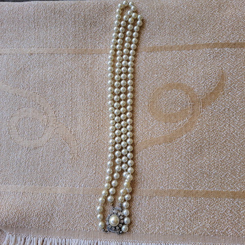 Necklace with pearls and crystals used, long double-wear