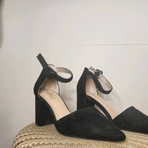 Black shoes like new, size 37, narrow fit