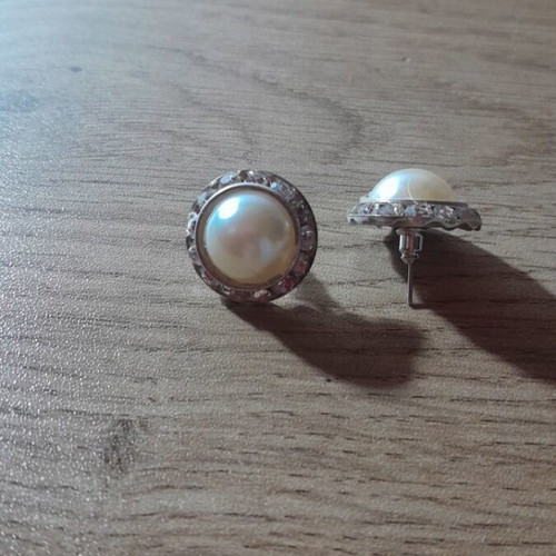 Pearl earrings new