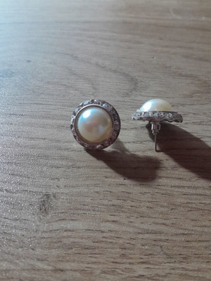 Pearl earrings new