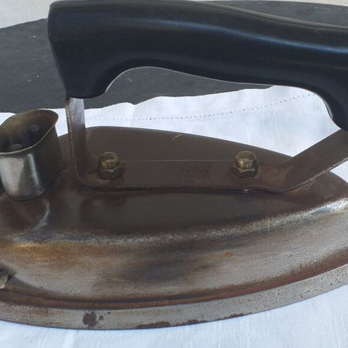 Collectible iron 500 W Greek made by W.S.C.OE