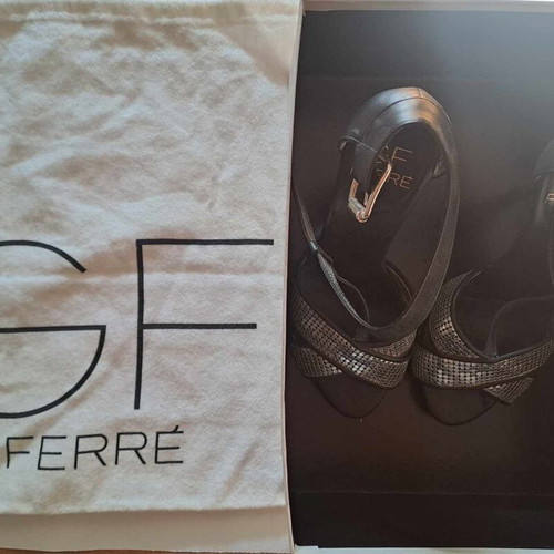 G. FERRE high-heeled sandals black with silver details like new, size 36