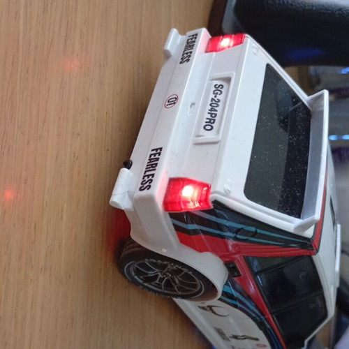 R/C car with 4 wheel drive and extra tires