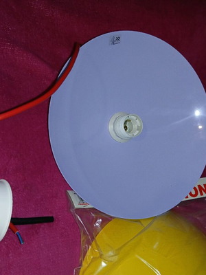 Φωτιστικό οροφής με πλαστικά και μεταλλικά μέρη για μία λάμπα, καινούργιο, κίτρινο