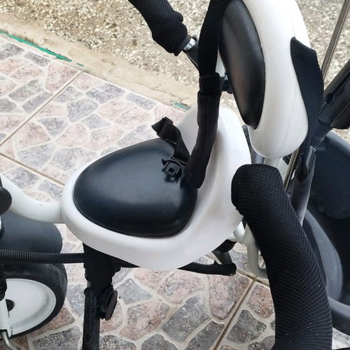 Children's tricycle bike used in good condition