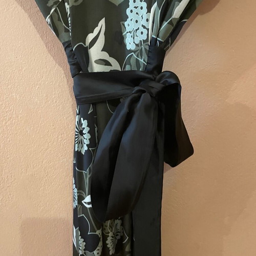 Twin-set dress with green, black and white shades