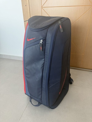 Nike Court Tech 1 Tennis Bag new, capacity for 12 rackets