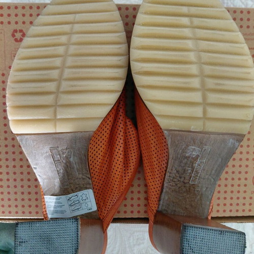 Manas mules like new, tan leather, 9cm heel, size 39