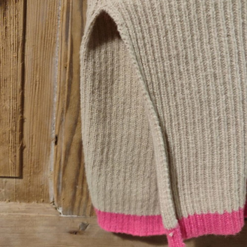 Doca knitted sweater like new, beige with fuchsia details, size S