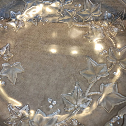 Large glass platter with embossed flower designs like new, 30 cm