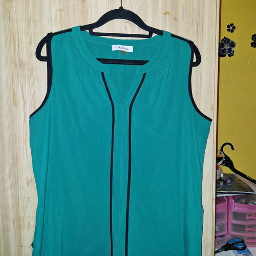 Calvin Klein sleeveless blouse like new, size M, green