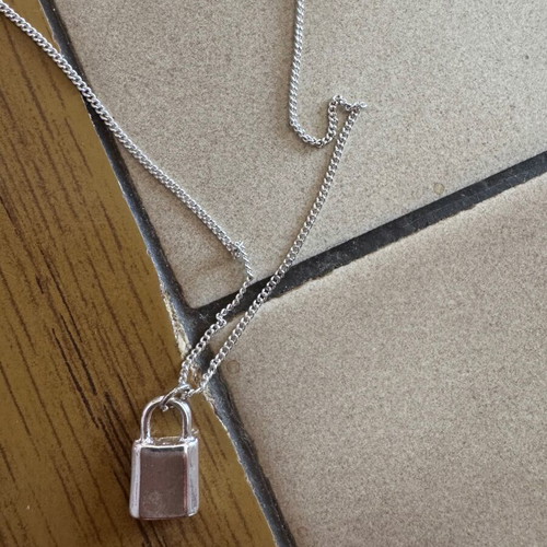 H&M necklace new with silver pendant lock