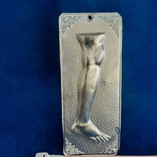Metal votive in excellent condition