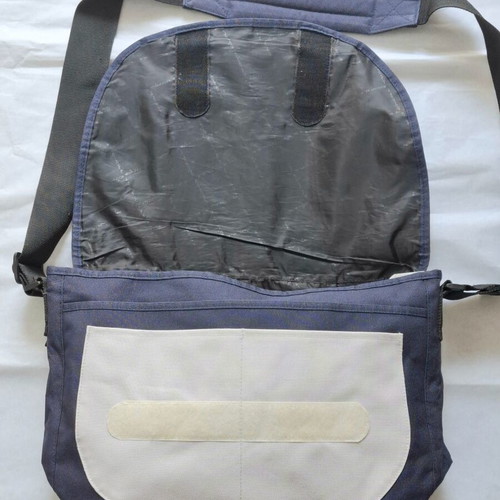 O’Neill blue messenger bag like new