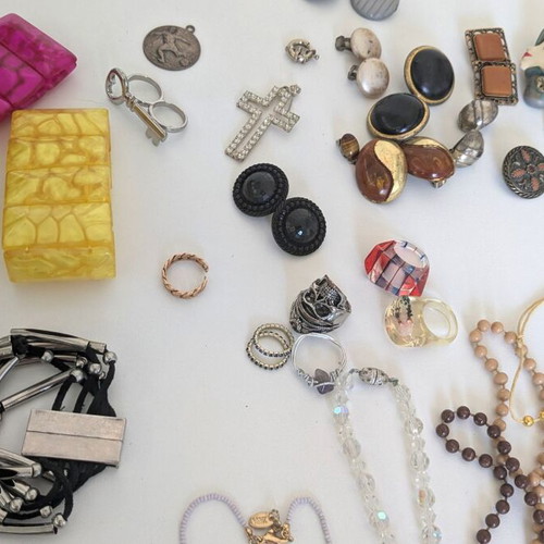 Vintage faux bijoux used, lot of many pieces