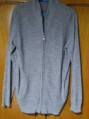 Men's knitted cardigan like new, size Medium, gray and brown