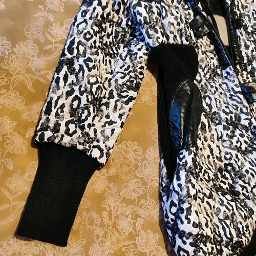 Leopard jacket with hood like new, size M