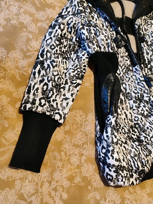 Leopard jacket with hood like new, size M