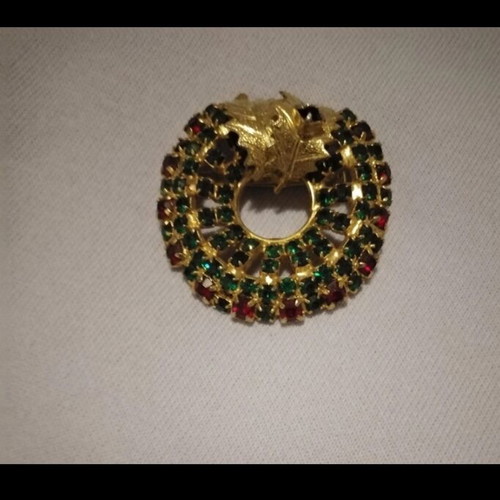 Vintage Christmas pin like new, multicolored, gold tone