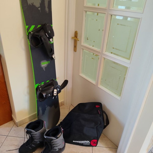 Project Addict Snowboard 153 cm with bindings, Rossignol boots 43 and bag like new