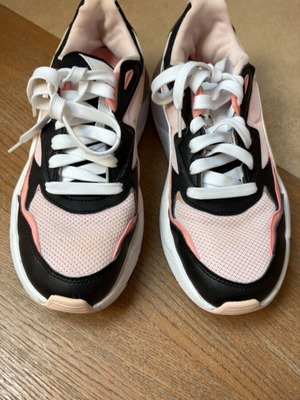 PUMA athletic shoe like new, size 38, white