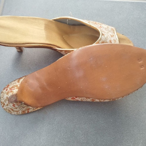 Vintage gold brocade mules size 39 like new, 6cm heel