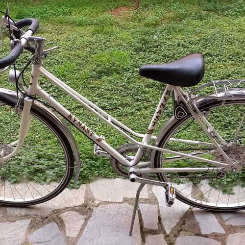 Kynast women's city bicycle like new with dynamo and lights