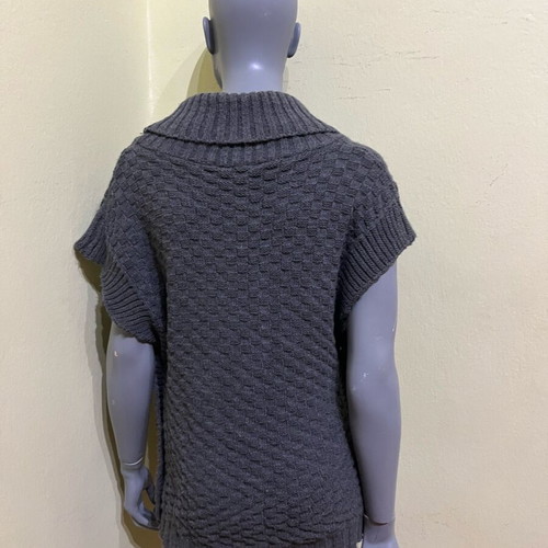 Knitted warm short-sleeve gray sweater One Size used with buttons