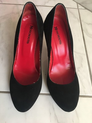 Γόβες Moschoutis μεταχειρισμένες, μαύρες suede με κόκκινο τακούνι, μέγεθος 38