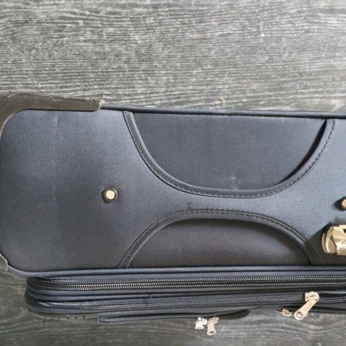 Suitcases like new with dimensions 54.5x38x22.5 cm