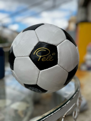Συλλεκτική μπάλα ποδοσφαίρου αφιέρωμα Pele νέα, επίσημη αναπαράσταση