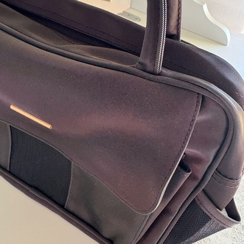 Helena Rubinstein makeup bag like new, eggplant color