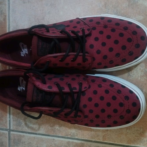 Men's Nike sneakers burgundy like new, size 42