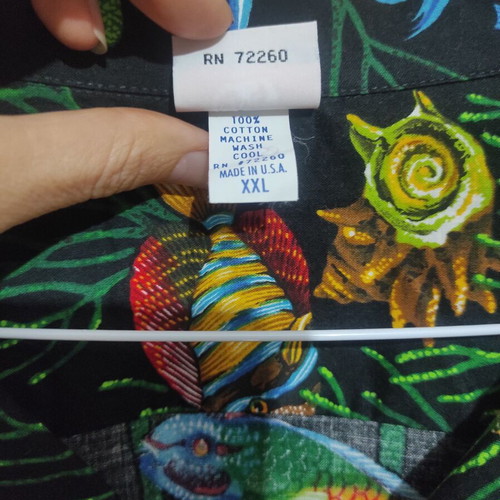 Scorpio shirt collectible like new, colorful, size M
