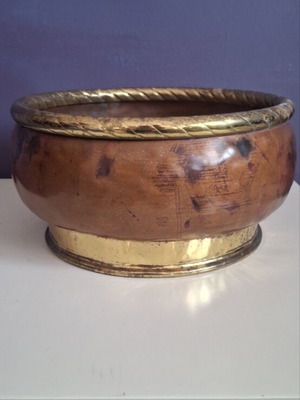 Vintage large copper planter pot with brass details, used