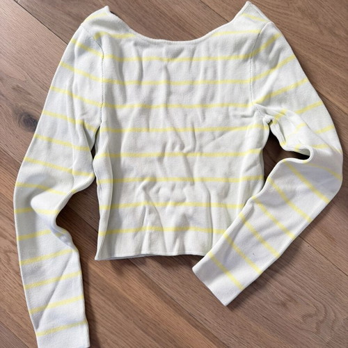 Zara crop top with smile back opening and long sleeves