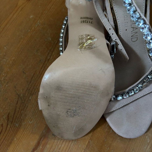 River Island suede beige pumps used with small defect, size 39