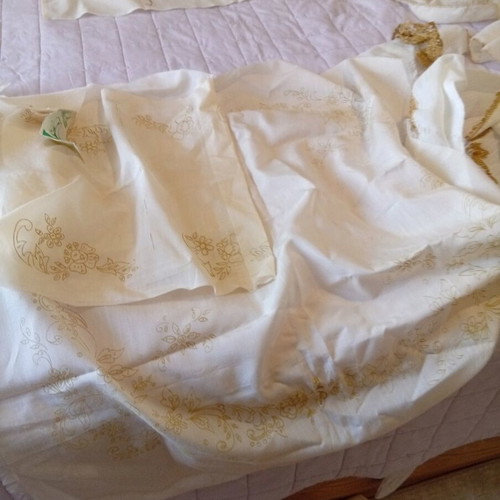 Tsevrede table linens new with lace and half-embroidered designs