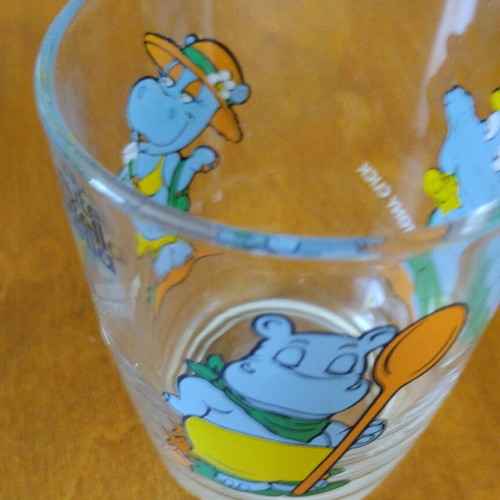 Noutela collectible glass like new