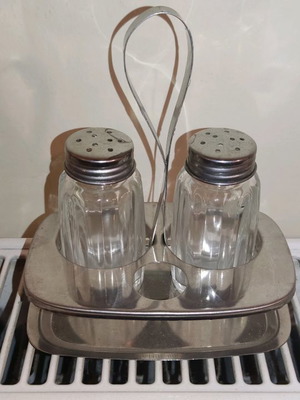 Salt and pepper holder new
