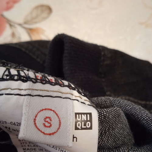 Uniqlo jeans size S like new, black with elastic waist