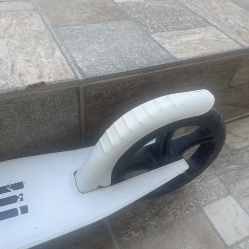 Isure Scooter used, aluminum and nylon, foldable with adjustable handlebar