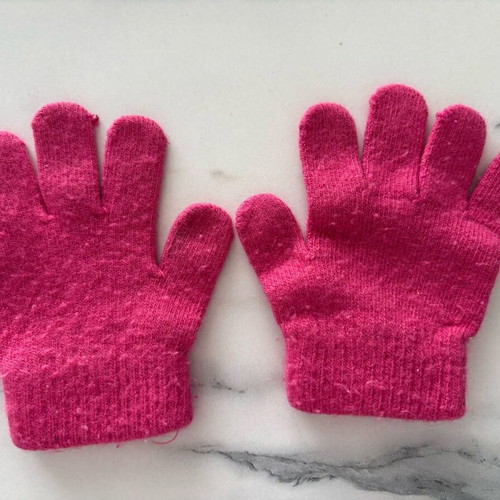 Pink gloves for ages 4-6 used