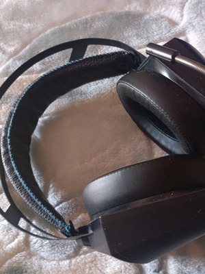 Nod wired headphones with RGB like new