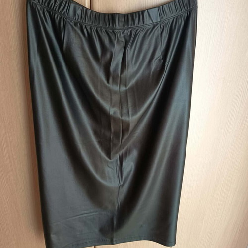 Mat women's black faux leather skirt new, size L/XL