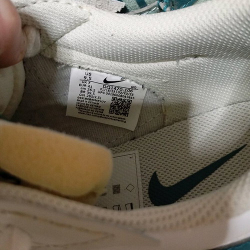 Nike women's athletic shoes like new, size 41, white