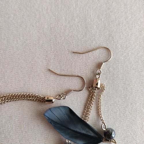 Boho feather dangle earrings like new, black and white