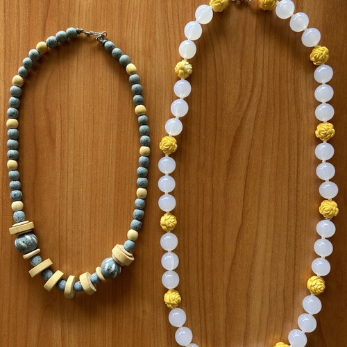 Set of 2 summer necklaces like new with turquoise and white beads