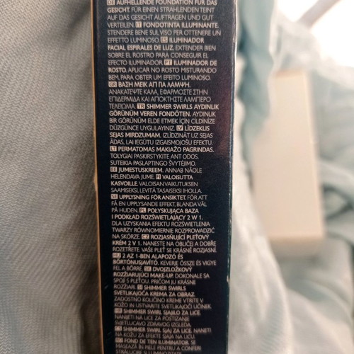 Fond de teint face illuminator shimmer swirls Avon like new old unused